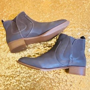 Nine West Grey Leather Booties